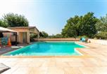 Location vacances Saint-Quentin-la-Poterie - Obofix-2