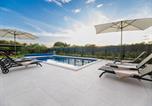 Location vacances Vir - Holiday Home Tanja Vir with heated pool-4