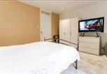Location vacances  Gare de Wolverhampton - House Sleeps 8 with Garden and Parking-2