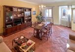 Location vacances Chiusi della Verna - Awesome Apartment In Bibbiena With Wifi-1