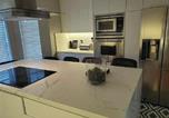 Location vacances Hollywood - Stylish 3-Bedroom Beachfront Home with Ocean & Int-3