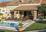 Location vacances Aéroport de Zadar - Šišman in Zemunik Donji - Haus für 10 Personen-1