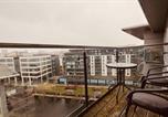 Location vacances Leeds - Deluxe City Apt, River Canal View& Free Parking!-4