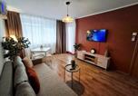 Location vacances  Aéroport de Bucarest - Golden Brown Comfort - Warm Bright 1br Apartment-2