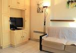 Location vacances Le Lavandou - Studio climatisé avec terrasse au centre-ville du Lavandou - Fr-1-251-223-3