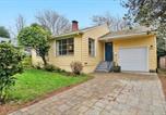 Location vacances Kirkland - Mellow Yellow Near Uw With Cozy Patio-1