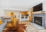 Location vacances  Quechee Gorge - Two bedroom Condo with great views, location and sports center Highridge A4-3