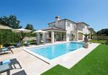 Location vacances Kanfanar - Villa Elena with private pool and sport courts-1