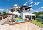 Location vacances Škabrnja - Pet Friendly Home In Tinj With Jacuzzi-1