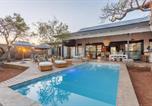Location vacances Hoedspruit - Bushveld Villa w Pool, Firepit & Outdoor Living-1