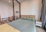 Location vacances Khlong Tan Nuea - Near Huai Khwang Market with Balcony, Pool, Gym & 5m to Mrt-3