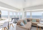 Location vacances Flanders - Bright apartment with frontal sea view-1