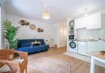 Location vacances  Hauts-de-Seine - Sensations - Studio dans le quartier d'affaires-2