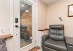 Location vacances Victoria - 2 Bedroom 1 Bath On An Oak Tree Lined End Street On The Galloping Goose-3