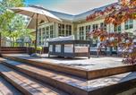 Location vacances Calistoga - 10 Acre Estate with Views Teahouse and Pickleball Court-1