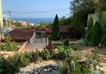 Location vacances Aladja - Sunray Guest House, Private Rooms & Apartment with Lovely Sea View-3