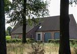 Location vacances  Limburg Province - Peer Villa with Garden-3