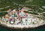 Location vacances Posedarje - Family friendly house with a swimming pool Posedarje, Novigrad - 24091-1
