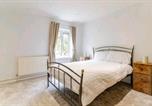Location vacances  Gare de Wolverhampton - House Sleeps 8 with Garden and Parking-1