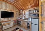 Location vacances College Station - Dancer - Reindeer Ranch at Round Top cabin-2