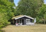 Location vacances Dronningmølle - Log House In Dronningmølle 150 M To The Beach-2