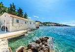 Location vacances Korčula - Fantastic Seafront Villa 4 Bedrooms Villa Samostan Prestige Stunning-3