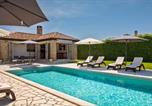 Location vacances Buje - Rustic villa Inga with pool and grill in Buje-2