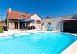 Location vacances  Haute-Saône - Confort moderne dans les Vosges du Sud avec piscine et jacuzzi - Fr-1-583-480-1
