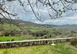 Location vacances Auvergne - Ferme rénovée, 3 chambres, cheminée - Fr-1-582-207-4
