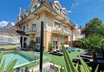 Hôtel Veszprém - Napsugár Apartmanház-1