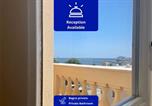 Location vacances  Province de Cagliari - Onlyrooms V - Sea View & Train Station-1