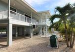 Location vacances Cape Sable - Cozy Canal-Front House Free Wifi and Deck - Close to Beaches & State Park-3