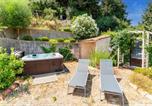 Location vacances La Gaude - House with garden in Saint-Laurent-du-Var-4
