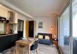 Location vacances Bord de mer de La Rochelle - Cosy and refined 1-bedroom apartment with garden-3