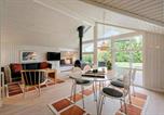 Location vacances Dronningmølle - Summer House Close To Nature And Beach-1
