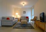 Location vacances Rambouillet - Appartement spacieux avec rooftop et garages privés à 3 min de la gare d'Épernon - Fr-1-581-129-3
