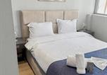 Location vacances  Pella - Estia Premium Apartments - Valouritou 25 Big Balcony-3