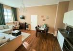 Location vacances Peterhof - Apartment London-1