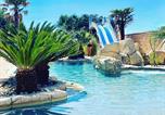 Camping avec Piscine Sorgues - Camping La Montagne-1