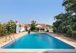 Location vacances  Salir - Casa Alcaria-1