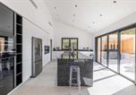 Location vacances Mougins - Modern Villa with Heated Pool and Garden-2