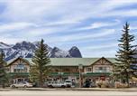 Location vacances Banff - Mountain Loft Retreat, central and modern 1-Bed, steps from Downtown-4