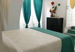 Location vacances  Province de Salerne - Amalfi Small Wonder Tiny Town House-1