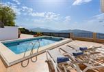 Location vacances Sayalonga - Casa Kousgaard - Sayalonga Mountain House with Sea Views & Pool-1