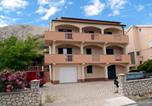 Location vacances Pag - Apartments Crljenko with sea view-1