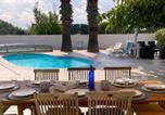 Location vacances Latour-Bas-Elne - St Cyprien magnifique Villa piscine privee 10 personnes-2