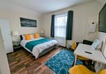 Location vacances Hounslow - King En suite Room Close to Heathrow Airport-1