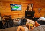 Location vacances Knoxville - Smoky Mtn Cabin New Deck Bunks Hot Tub Game Room-2