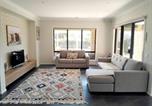 Location vacances  Australie - Modern Seaside Boho incl Breakfast-1