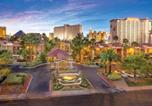 Location vacances  le Luxor - Beautiful Hotel in Desert Rose Resort - 2bd Sleeps-1